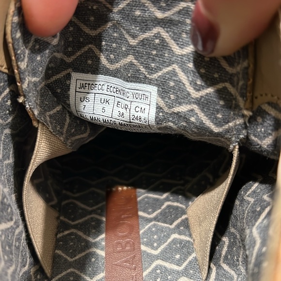 Billabong booties - Picture 3 of 4